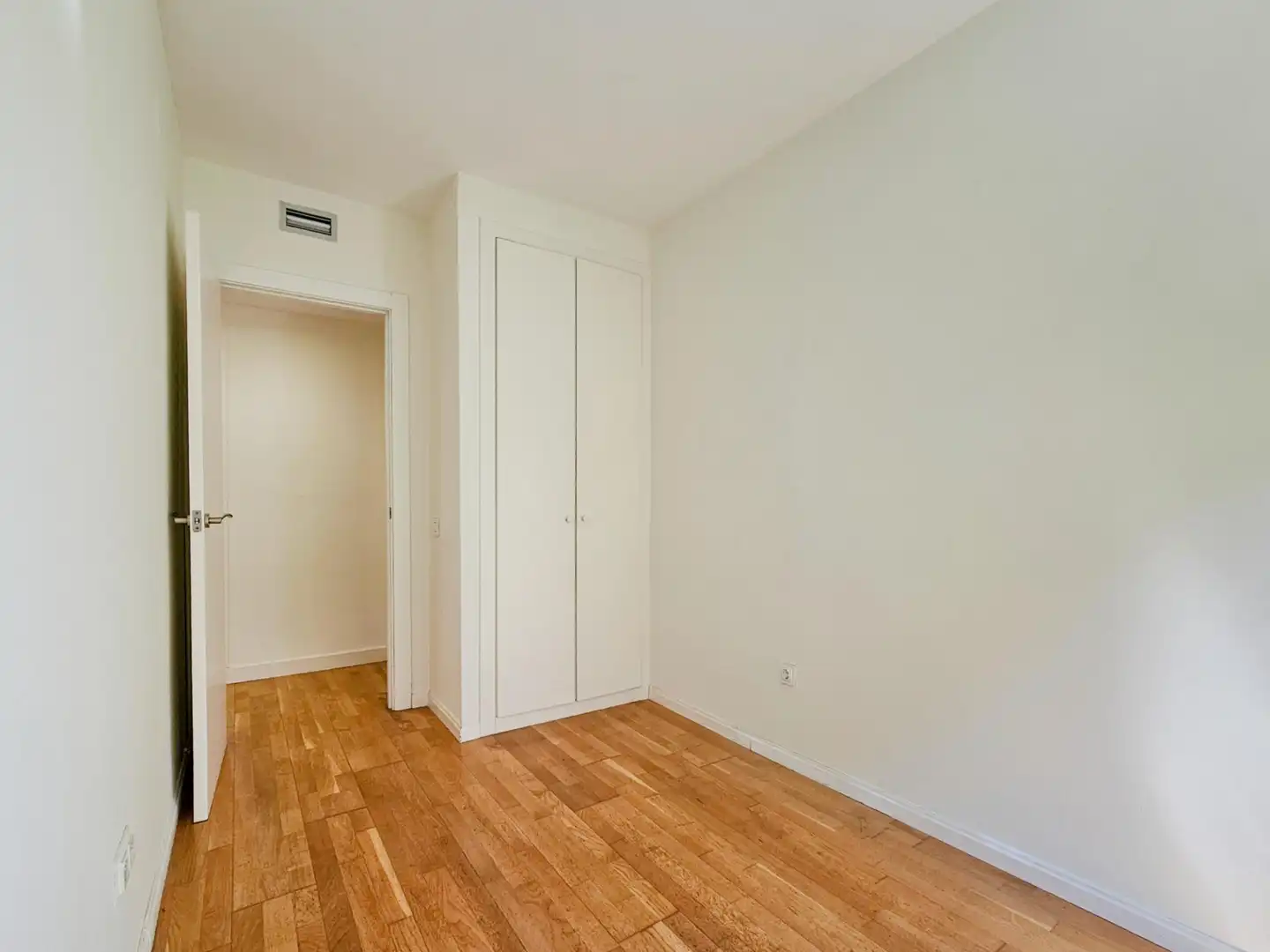 Schlafzimmer von Wohnung zum Verkauf in Barcelona mit Klimaanlage, Heizung und Terrasse