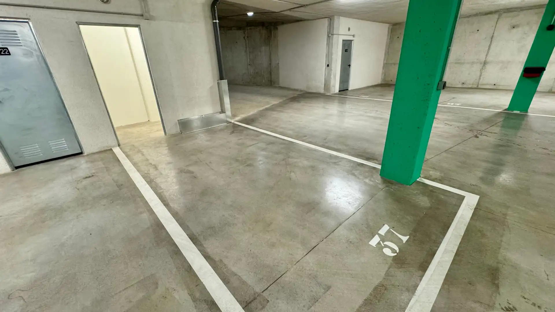 Aparcament de Pis en venda en Gijón  amb Calefacció, Parquet i Terrassa