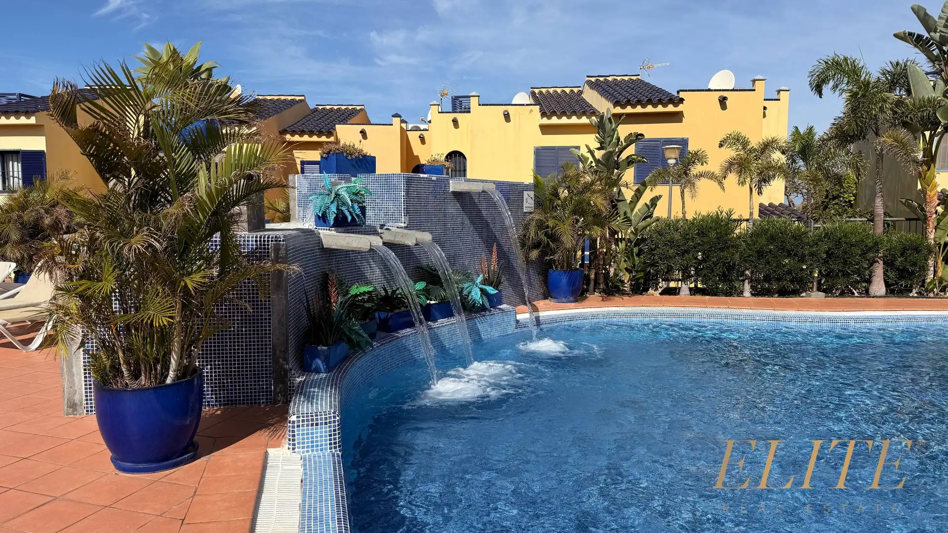 Swimming pool of Detached homes for sale in San Bartolomé de Tirajana  with Air Conditioner, Heating and Private garden