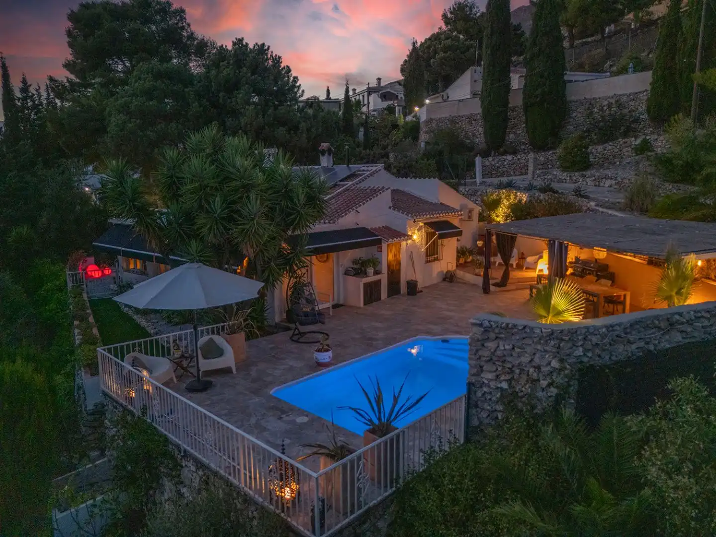 Vista exterior de Casa o xalet en venda en Cómpeta amb Aire condicionat, Terrassa i Piscina