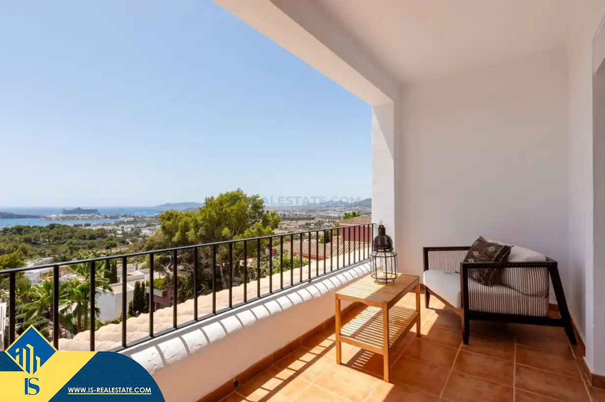Vista exterior de Casa o xalet en venda en Santa Eulària des Riu amb Aire condicionat, Calefacció i Jardí privat