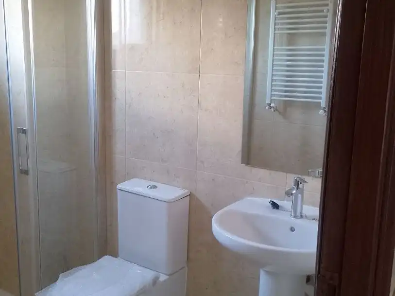 Baño de Piso de alquiler en Torrelodones con Calefacción, Parquet y Terraza