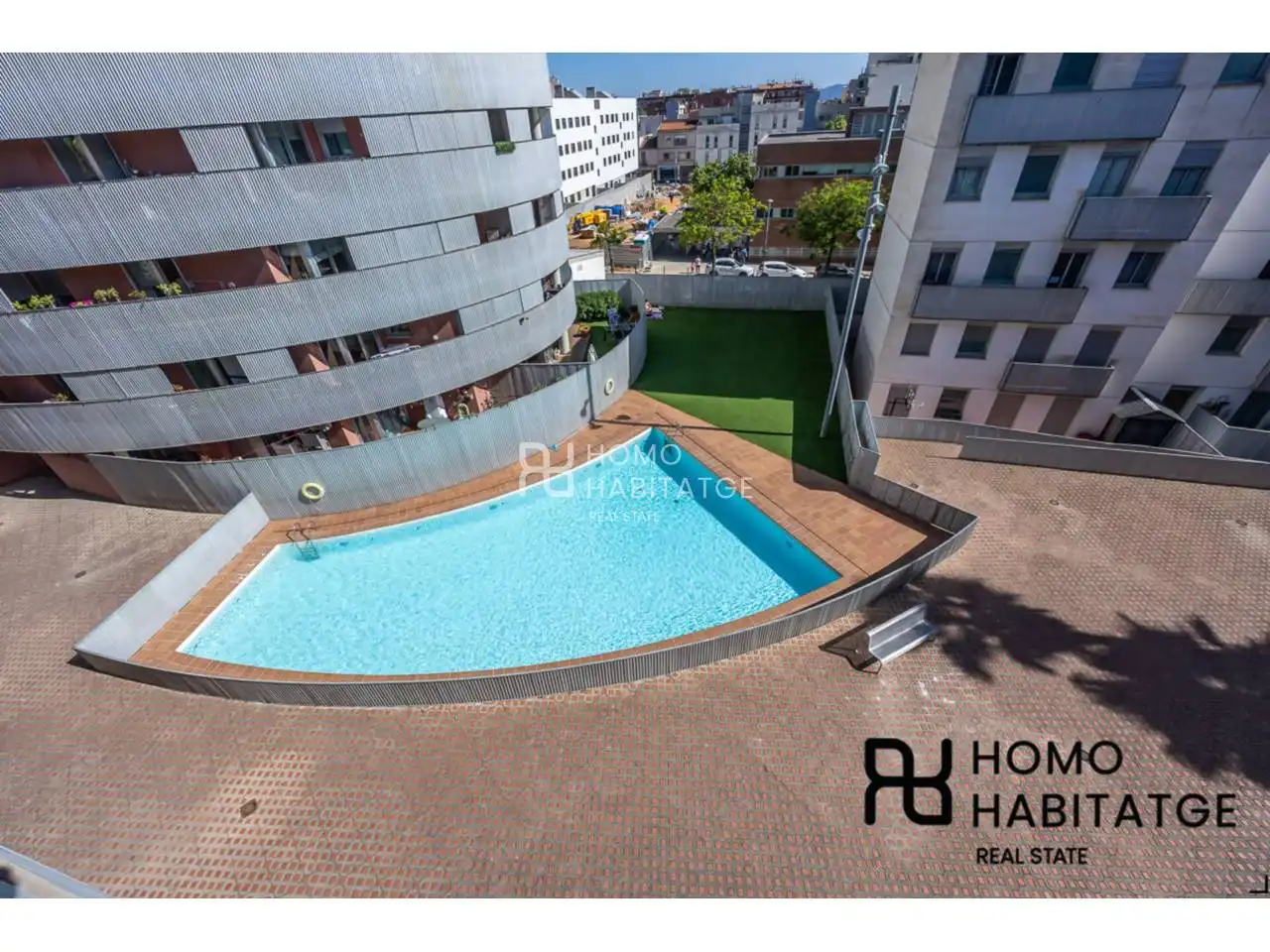 Piscina de Pis en venda en Sabadell amb Calefacció, Parquet i Balcó
