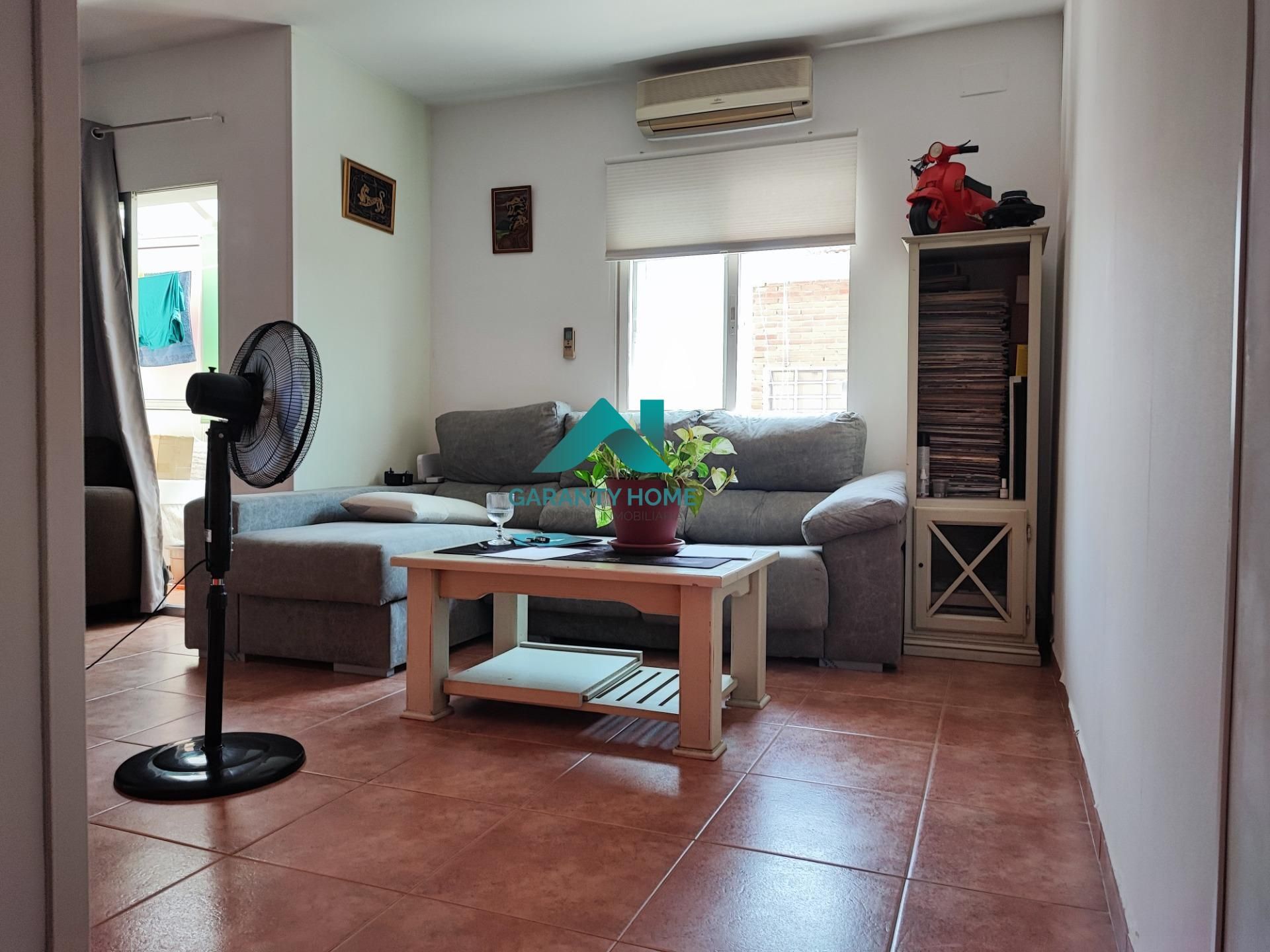 Sala d'estar de Àtic en venda en Alcalá de Henares amb Parquet, Terrassa i Balcó