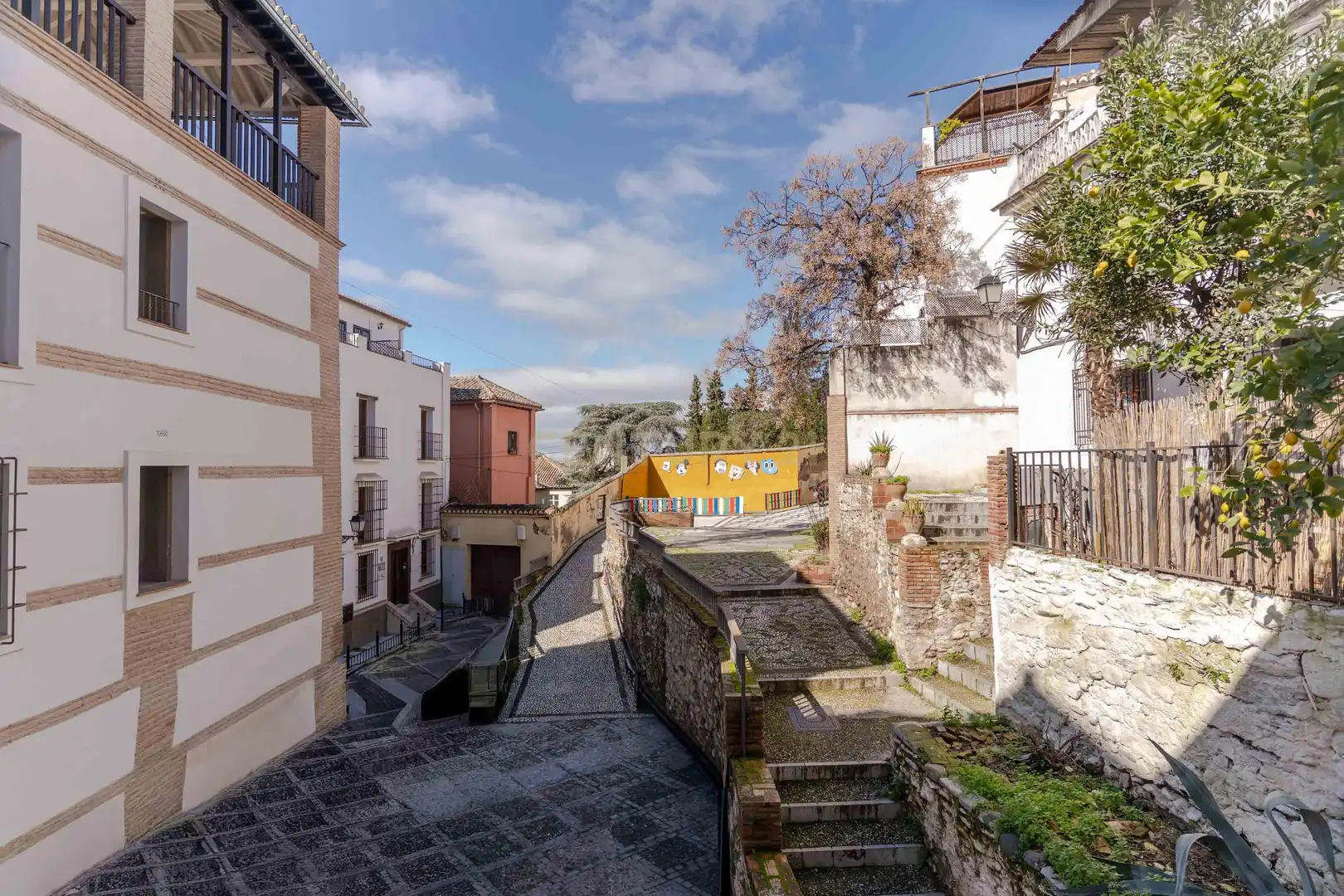 Exterior view of Houses for sale in Granada  with Balcony