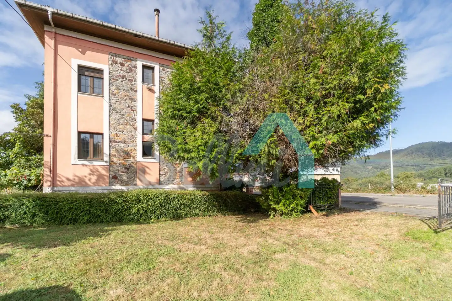 Vista exterior de Casa o chalet en venta en Grado con Calefacción, Jardín privado y Parquet