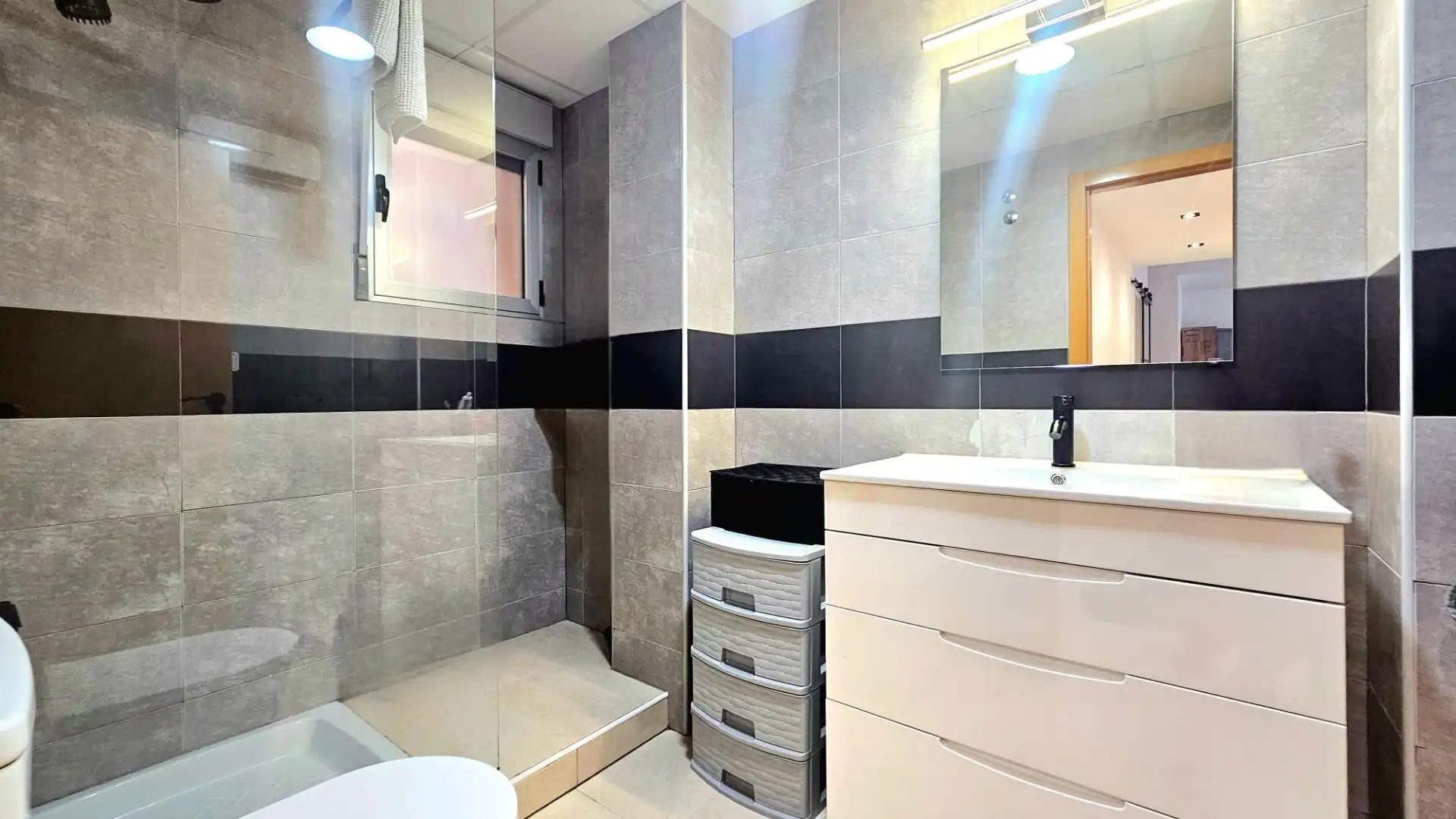 Badezimmer von Wohnung zum Verkauf in La Unión mit Klimaanlage und Abstellraum