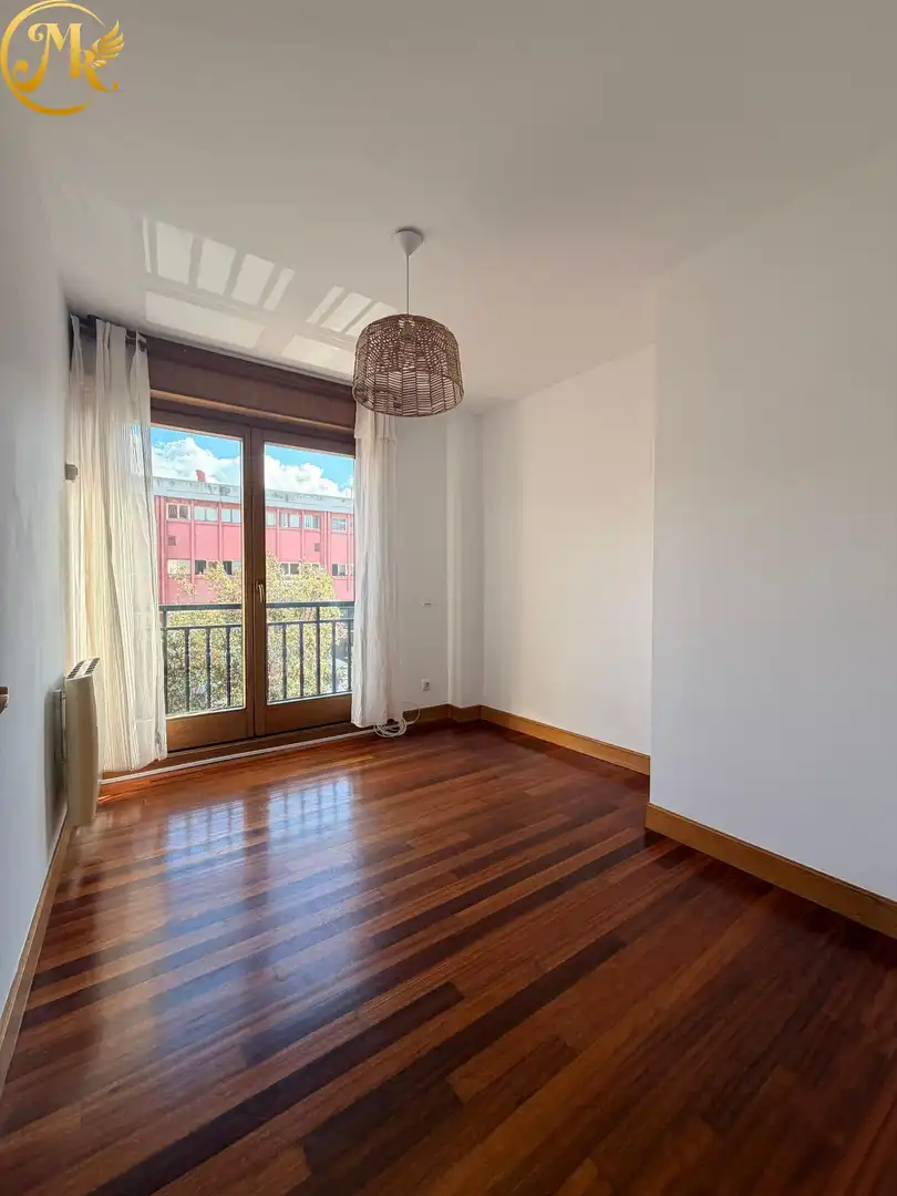 Piso en venta en Calle ALBERICIA, Alisal - San Román