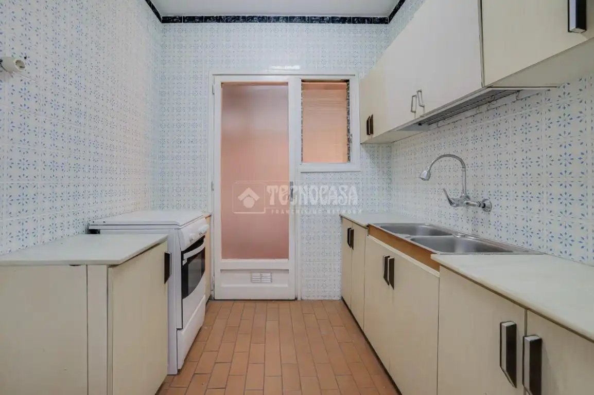 Cocina de Piso en venta en Barcelona con Jardín privado, Terraza y Balcón