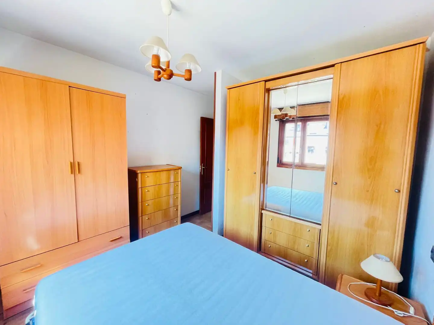 Dormitori de Apartament en venda en Gijón  amb Calefacció i Traster