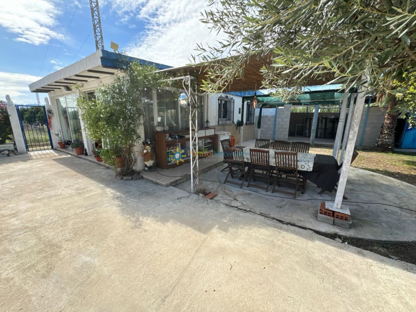 Vista exterior de Casa o xalet en venda en Oliva amb Jardí privat, Terrassa i Traster