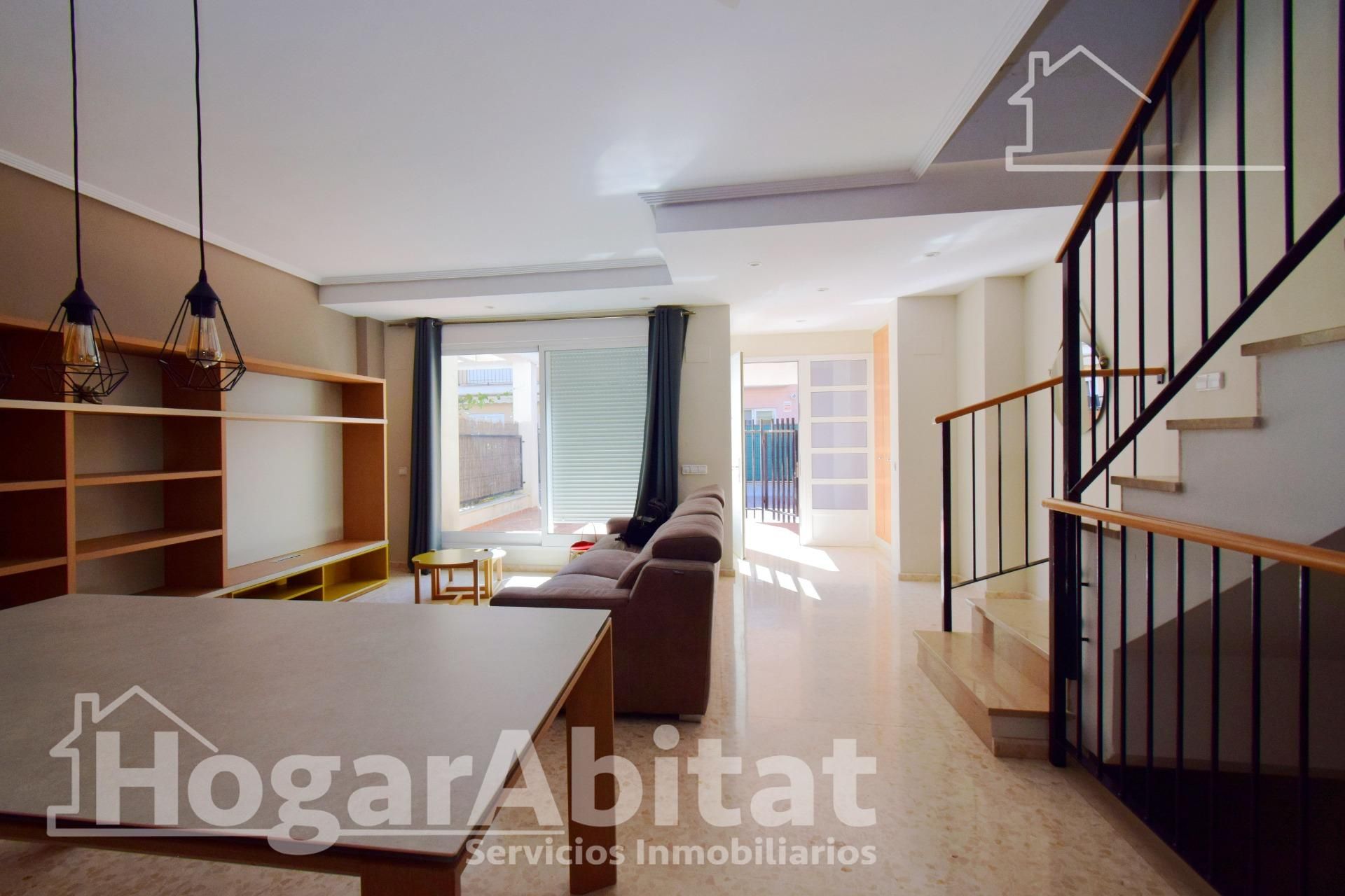Sala d'estar de Casa adosada en venda en Moncada amb Aire condicionat, Calefacció i Terrassa