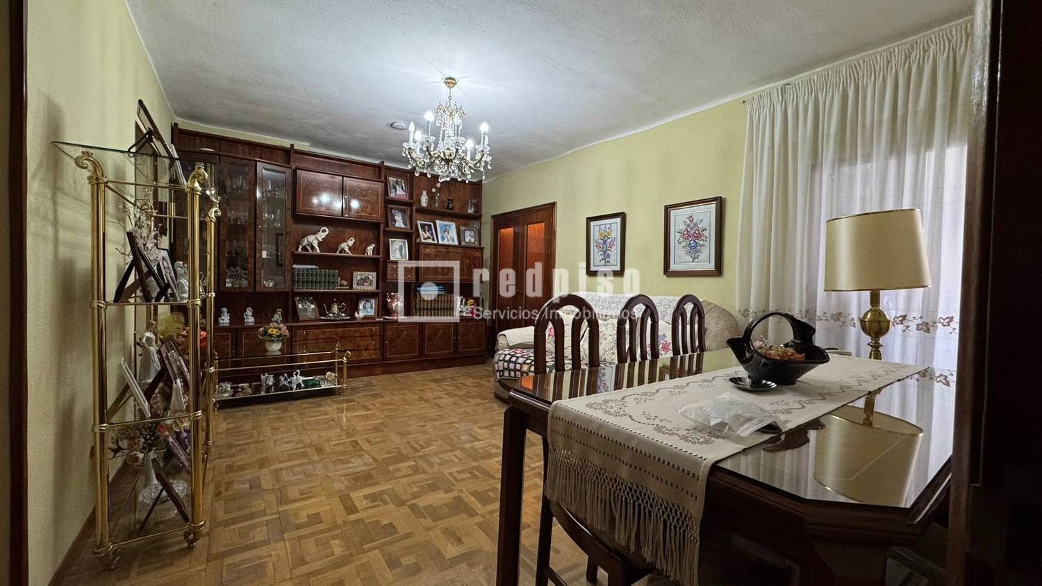 Sala d'estar de Pis en venda en  Madrid Capital amb Calefacció, Parquet i Terrassa