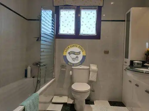 Bathroom of Houses for sale in Santovenia de la Valdoncina  with Heating, Terrace and Furnished