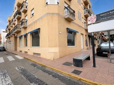 Local comercial en venda a Avenida De Lepanto 2