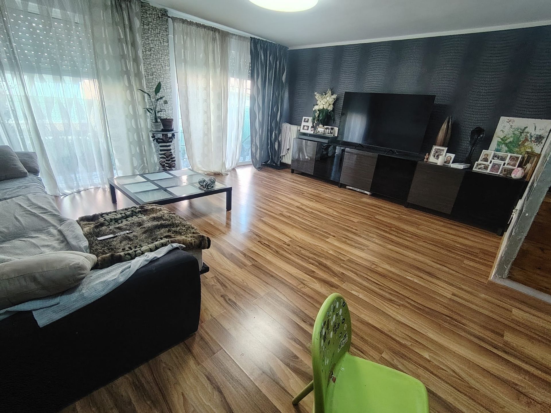 Sala de estar de Casa adosada en venta en La Puebla de Alfindén con Calefacción, Terraza y Trastero