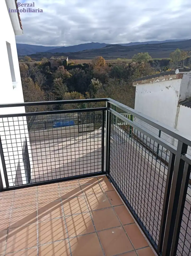 Terrassa de Casa o xalet en venda en Matute amb Terrassa, Moblat i Balcó