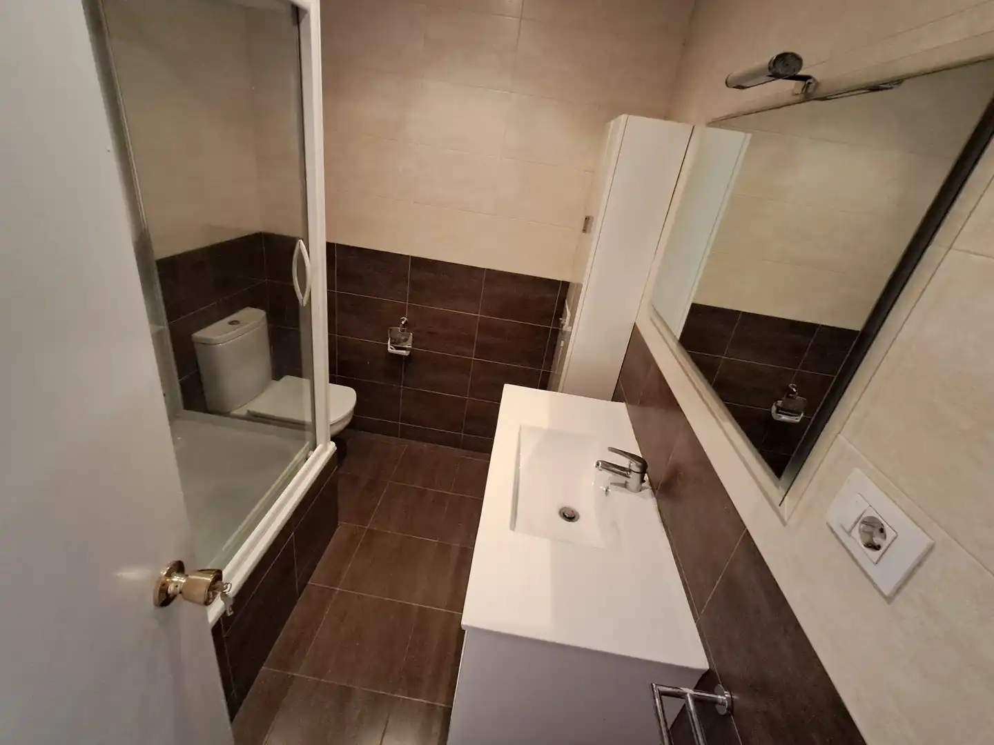 Bathroom of Flat for rent in Vigo   with Parquet flooring, Furnished and Oven