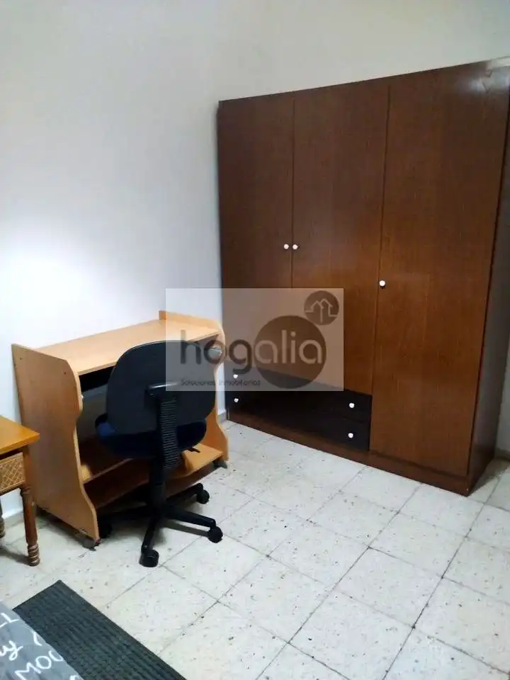 Wohnung zur Miete in Sevilla mit Klimaanlage, Terrasse und Möbliert