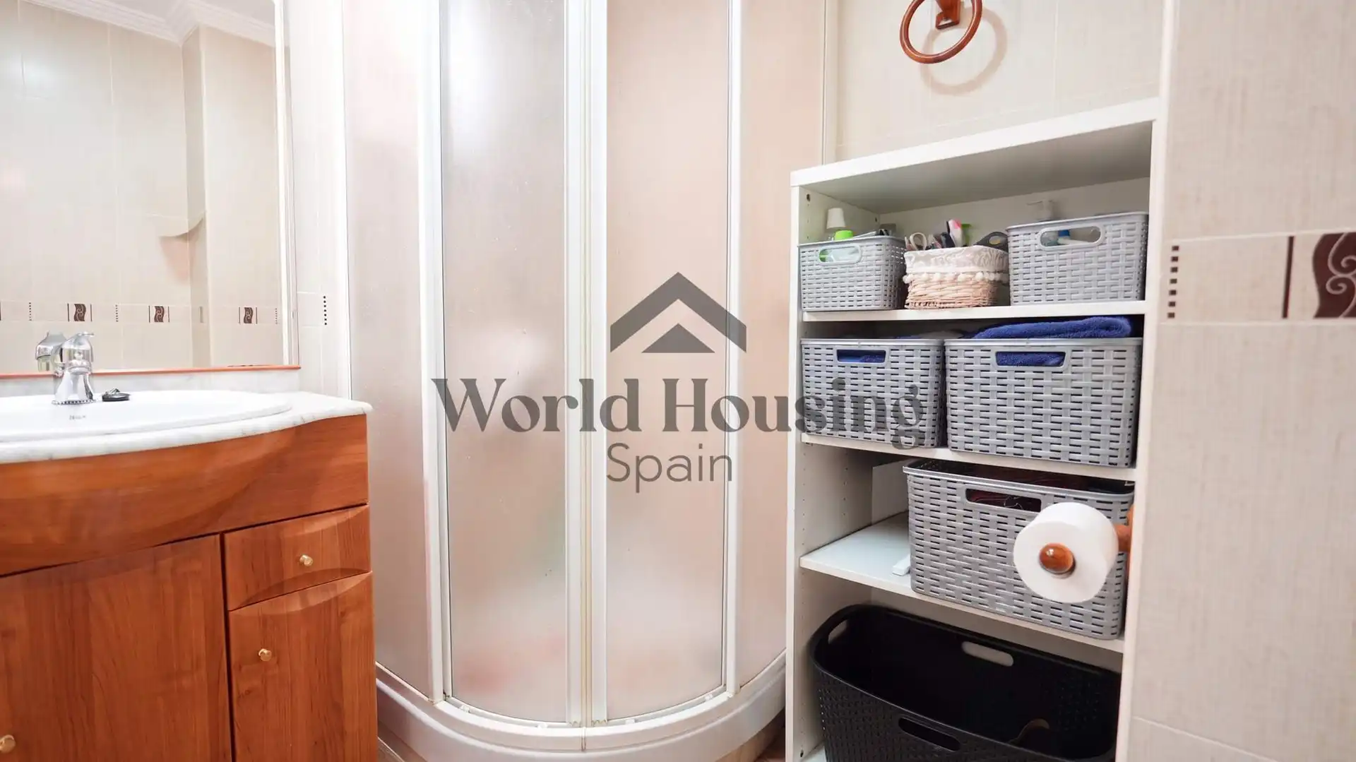 Badezimmer von Wohnungen zum Verkauf in Elche / Elx mit Balkon und Gemeinschaftspool