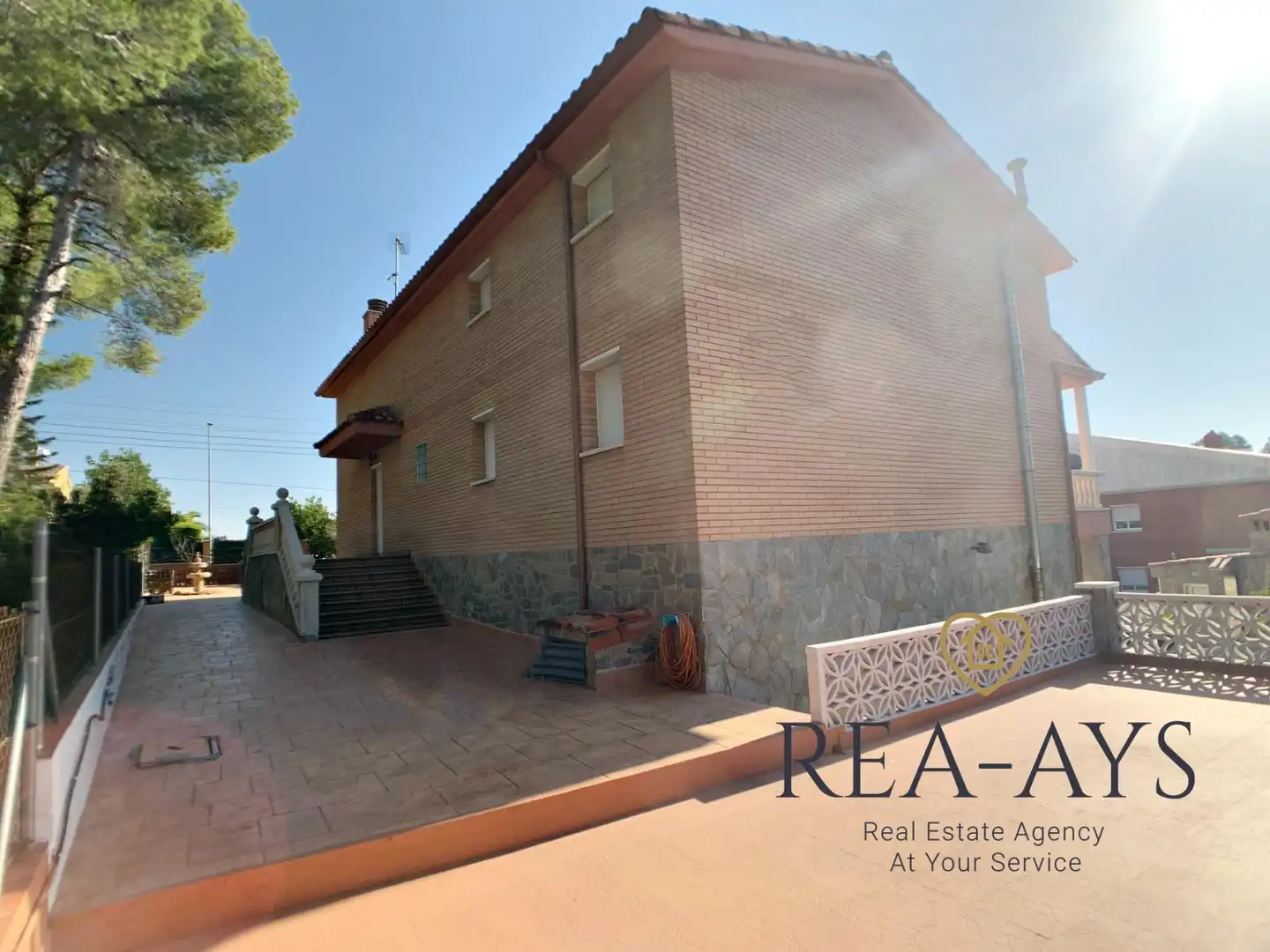Vista exterior de Casa o chalet en venta en Vallirana con Jardín privado, Terraza y Trastero