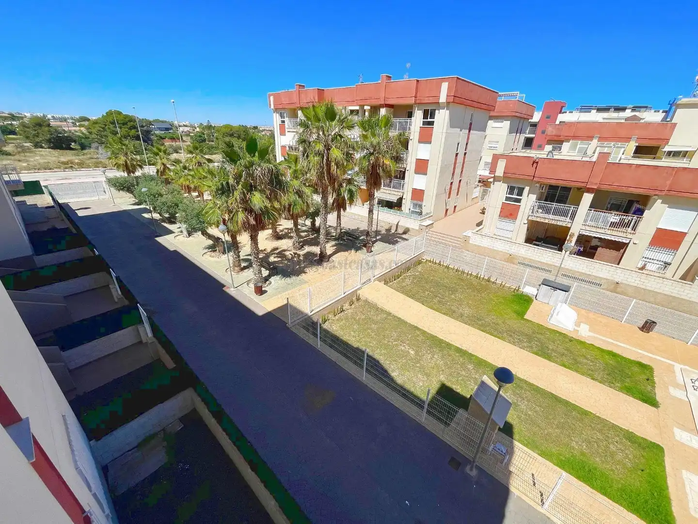 Außenansicht von Wohnungen zum Verkauf in Orihuela mit Klimaanlage, Heizung und Terrasse