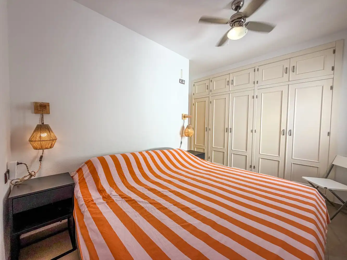 Habitación de Casa adosada en venta en Torrox con Aire acondicionado, Calefacción y Terraza