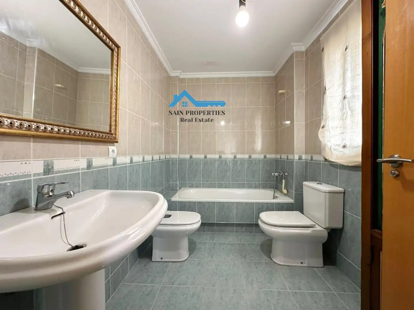 Bathroom of Detached homes for sale in L'Alfàs del Pi  with Air Conditioner, Private garden and Storage room