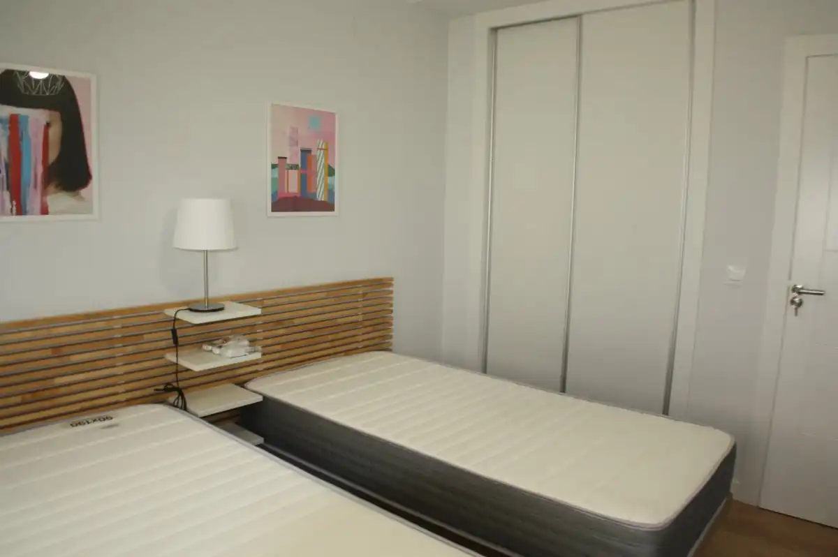 Schlafzimmer von Wohnung zur Miete in Plasencia mit Heizung, Möbliert und Balkon