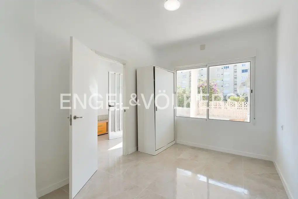 Bedroom of Houses for sale in Valencia  with Heating, Terrace and Furnished