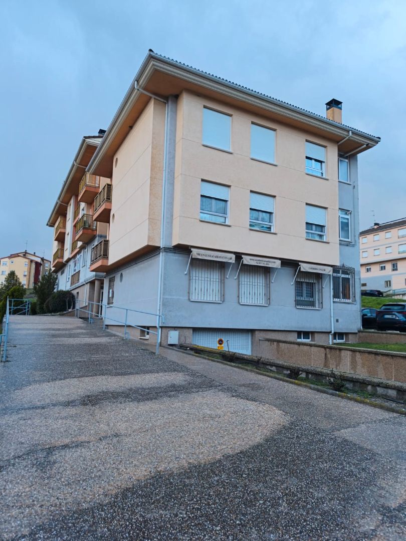 Außenansicht von Wohnung zum Verkauf in Cuéllar mit Heizung, Parkett und Abstellraum