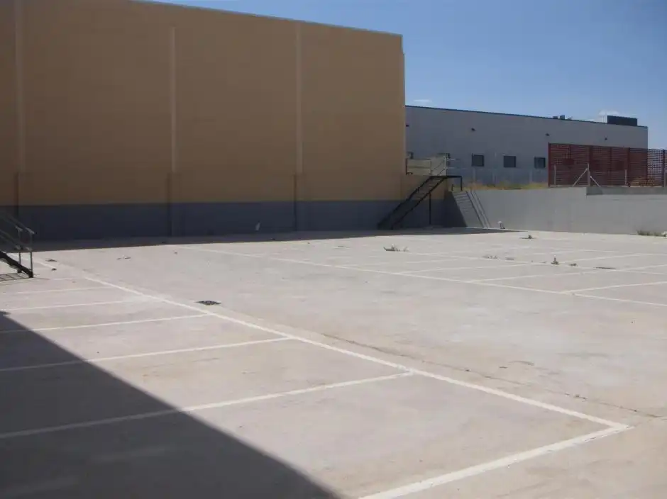 Parkplatz von Fabrikhallen zur Miete in Carbajosa de la Sagrada