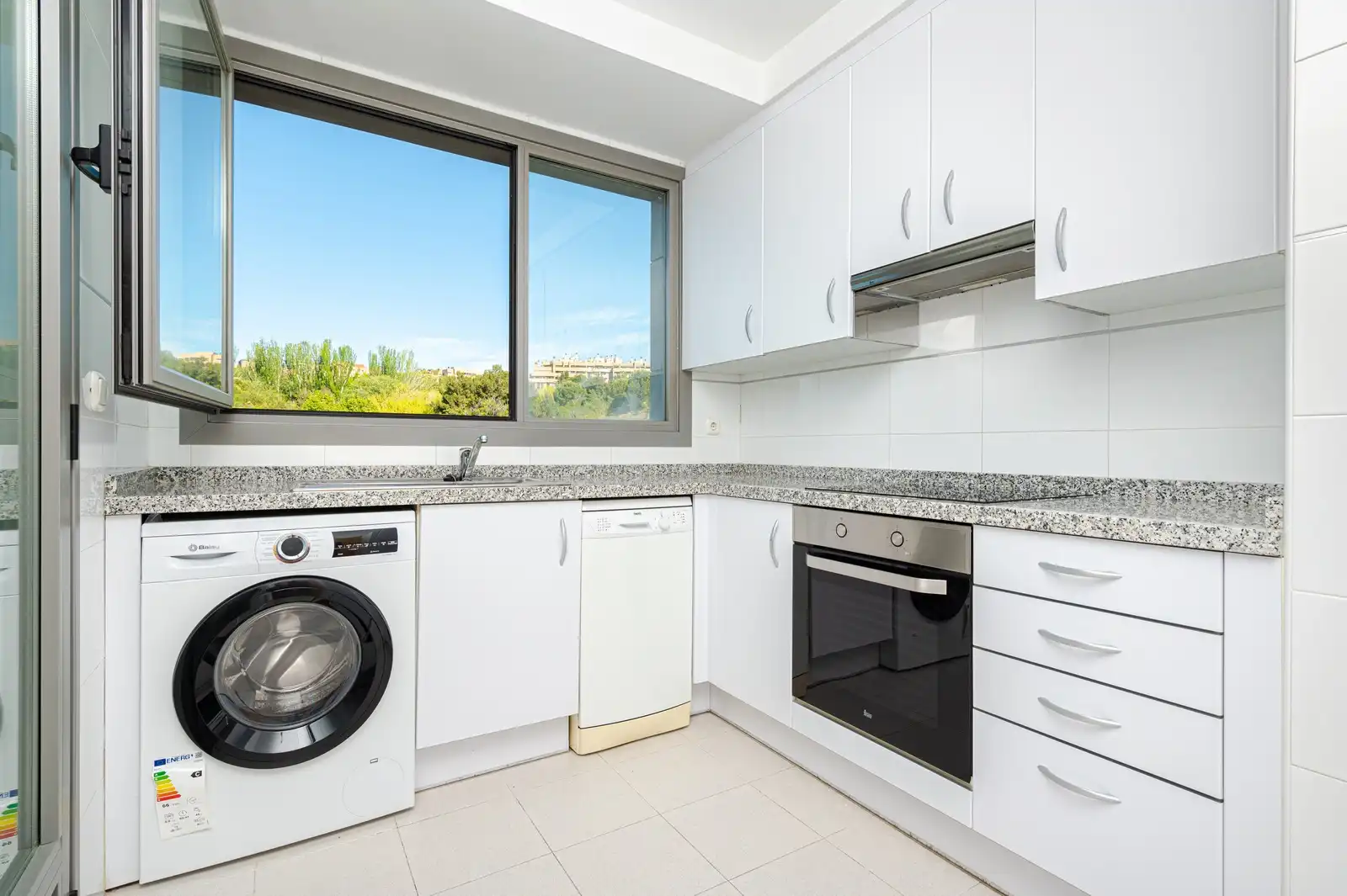 Kitchen of Flat for sale in Valladolid  with Storage room