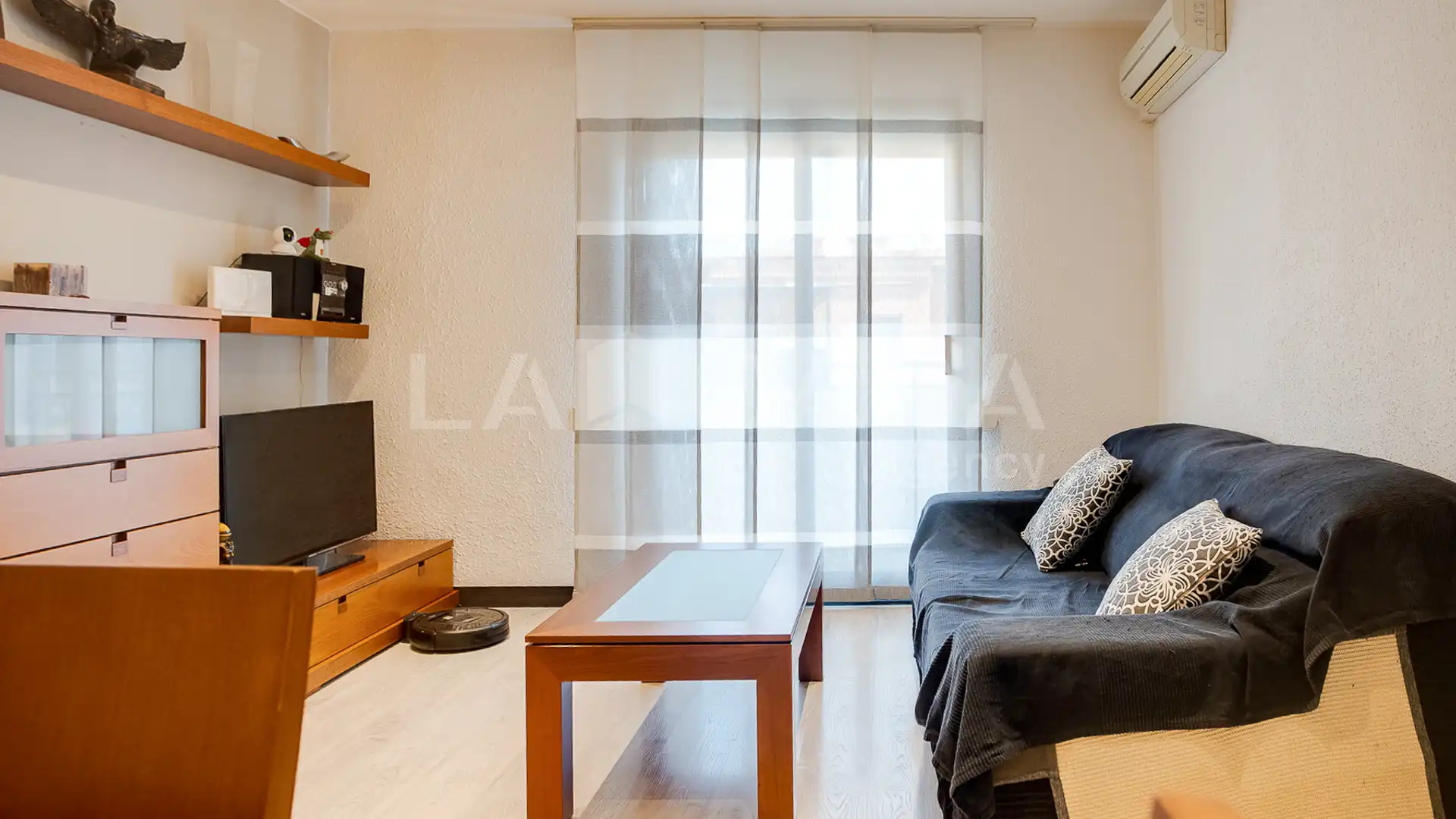 Living room of Flat for sale in  Barcelona Capital  with Heating and Balcony