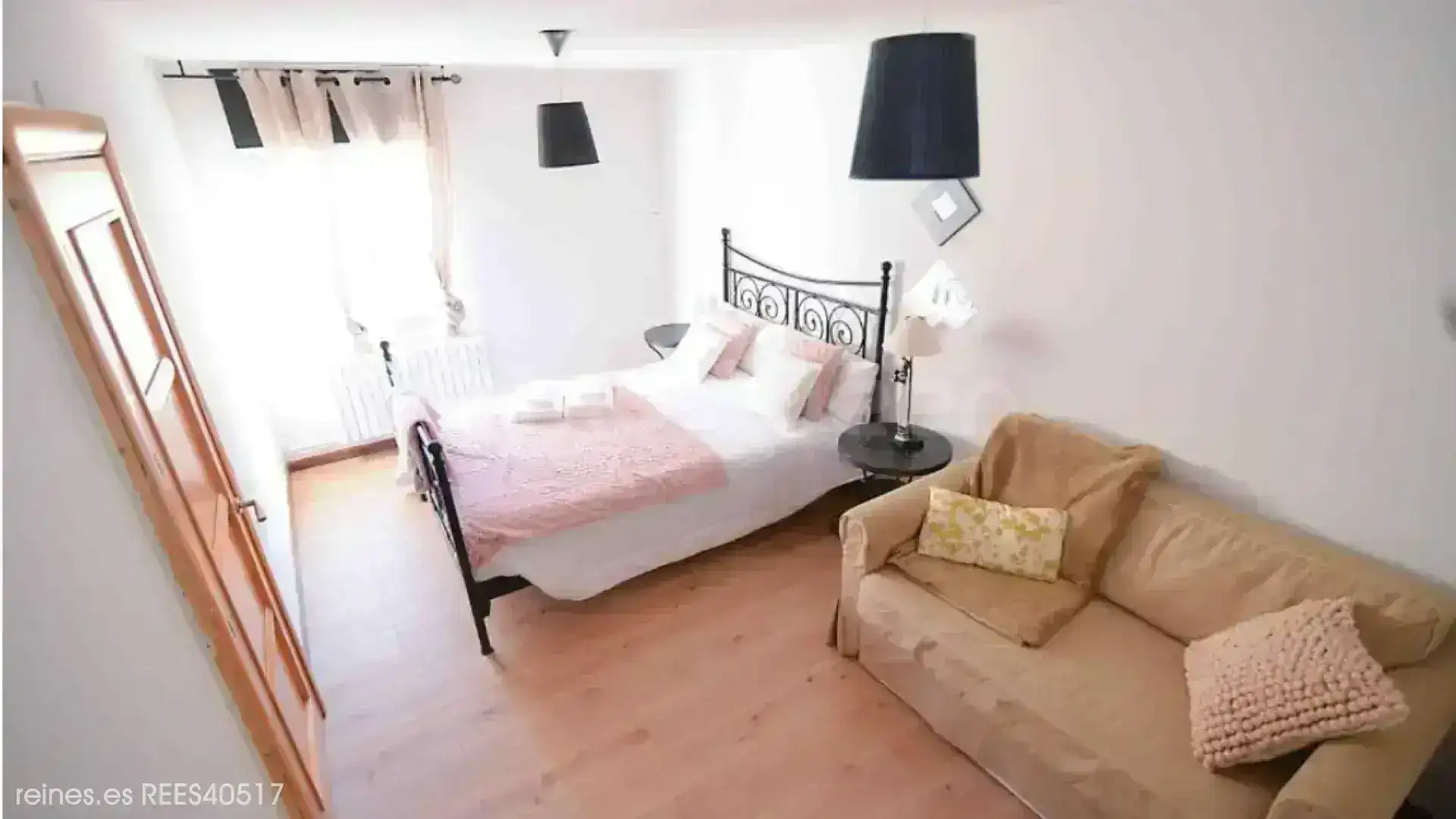 Dormitori de Casa o xalet en venda en Val de San Vicente  amb Calefacció, Terrassa i Moblat