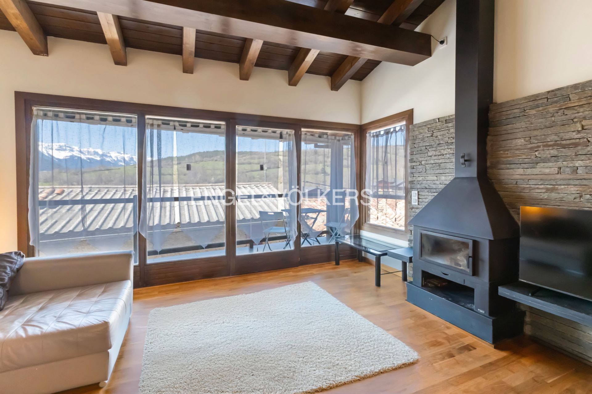 Sala d'estar de Casa adosada en venda en Prullans amb Calefacció, Parquet i Terrassa