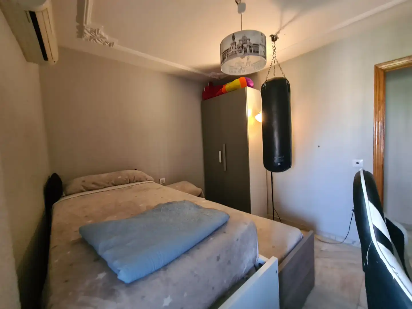Bedroom of Flat for sale in Sevilla  with Air Conditioner, Terrace and Balcony