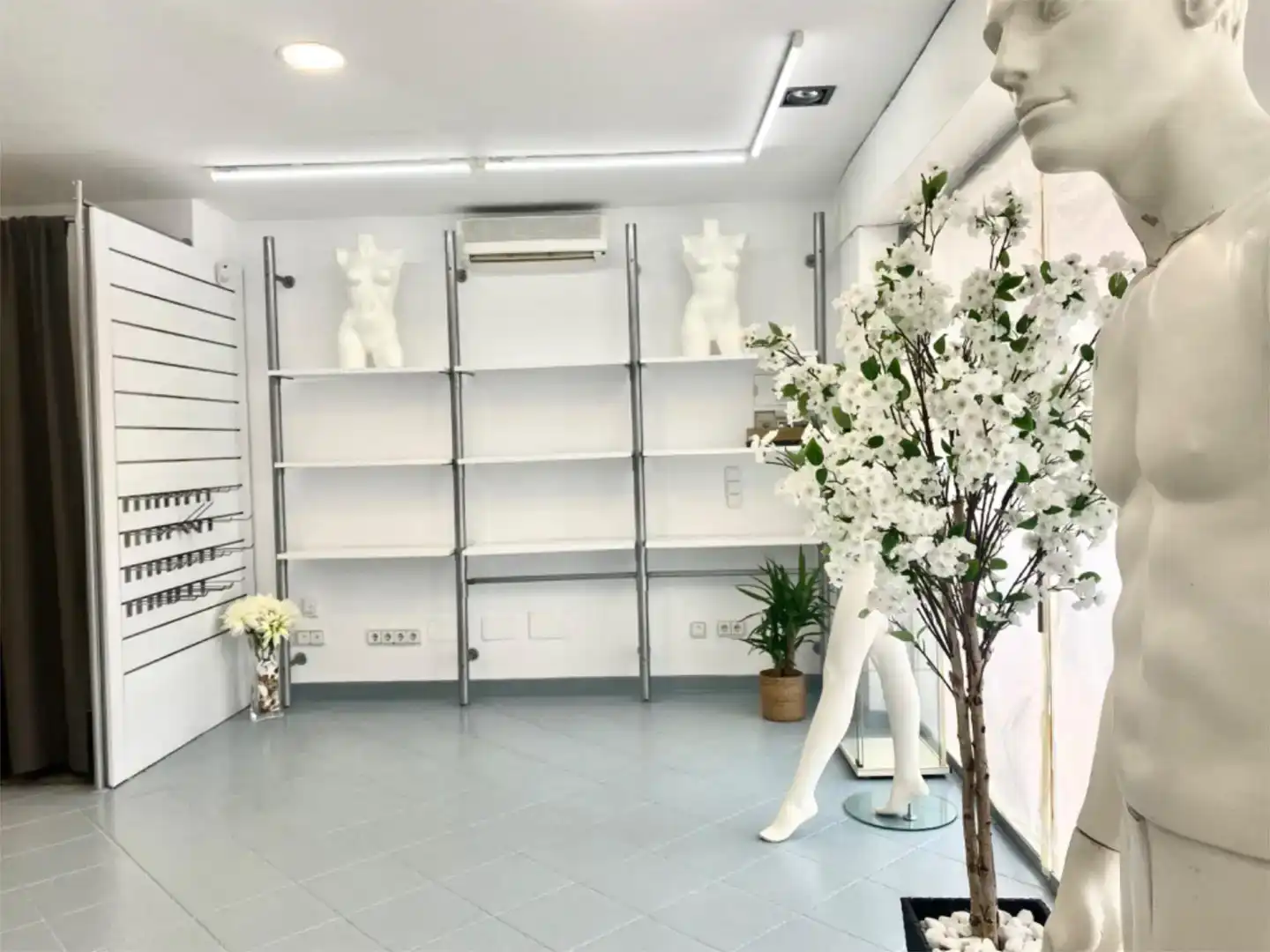 Commercial properties for rent in Andratx  with Air Conditioner and Furnished