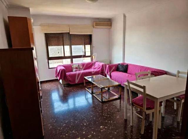 Piso en Alquiler en Carrer dels Sants Just i Pastor en L'Amistat