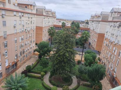 Vista exterior de Dúplex en venda en  Sevilla Capital amb Aire condicionat