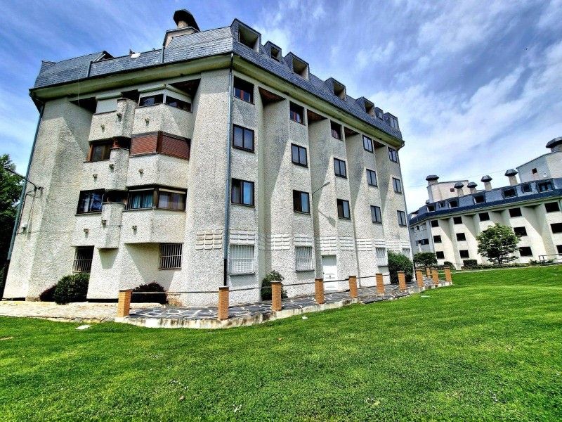 Vista exterior de Ático en venta en El Espinar con Calefacción, Trastero y Piscina comunitaria