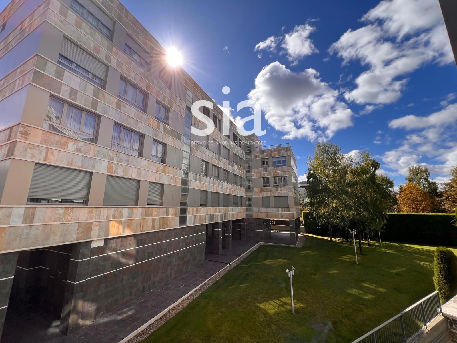 Vista exterior de Pis en venda en Vitoria - Gasteiz amb Calefacció, Terrassa i Traster