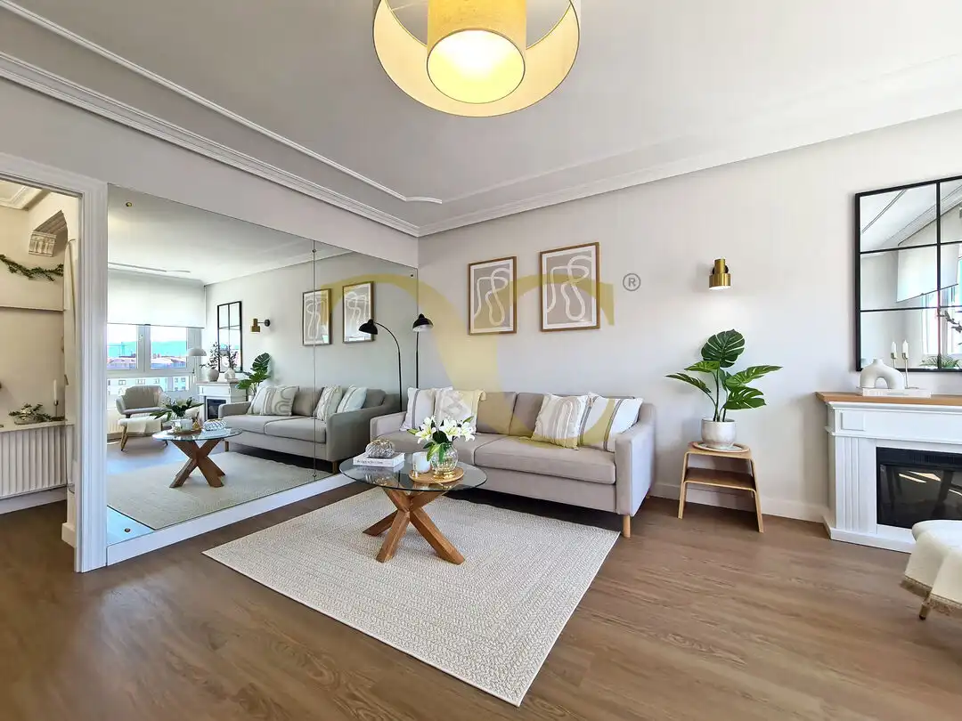 Sala d'estar de Pis en venda en Gijón  amb Calefacció i Moblat