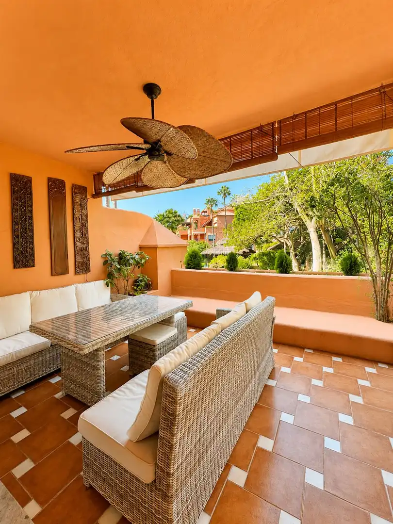 Flat with lift for sale in San Pedro de Alcántara, imagen 3