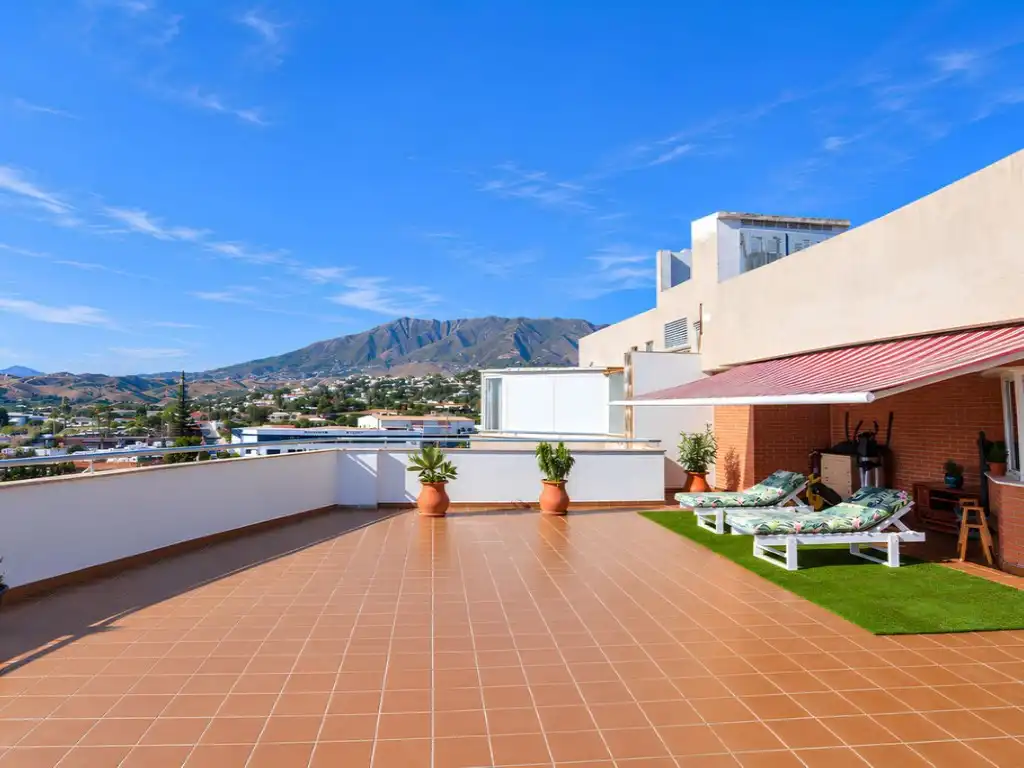Ático con terraza de más de 100 m, garaje, trastero y piscina en Las Lagunas, imatge 3