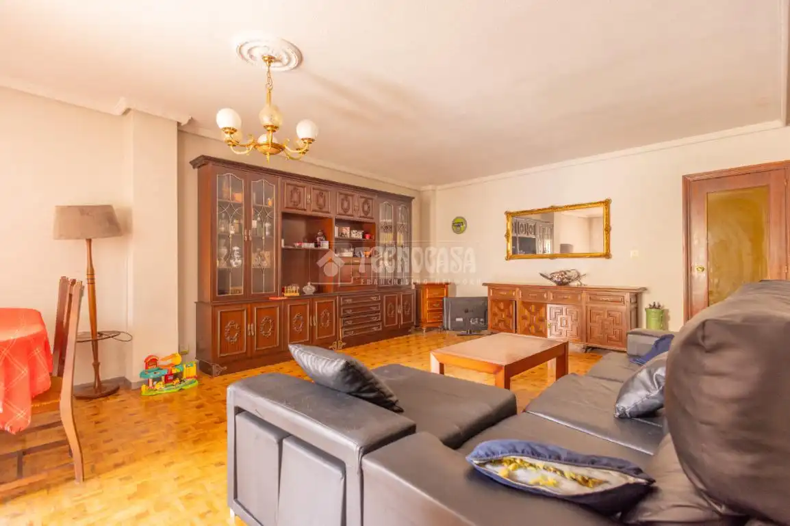 Sala de estar de Piso en venta en Salamanca con Calefacción, Terraza y Balcón