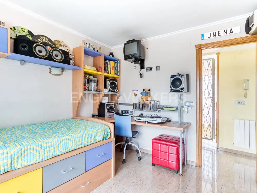 Dormitori de Casa o xalet en venda en Oliva amb Aire condicionat, Calefacció i Terrassa
