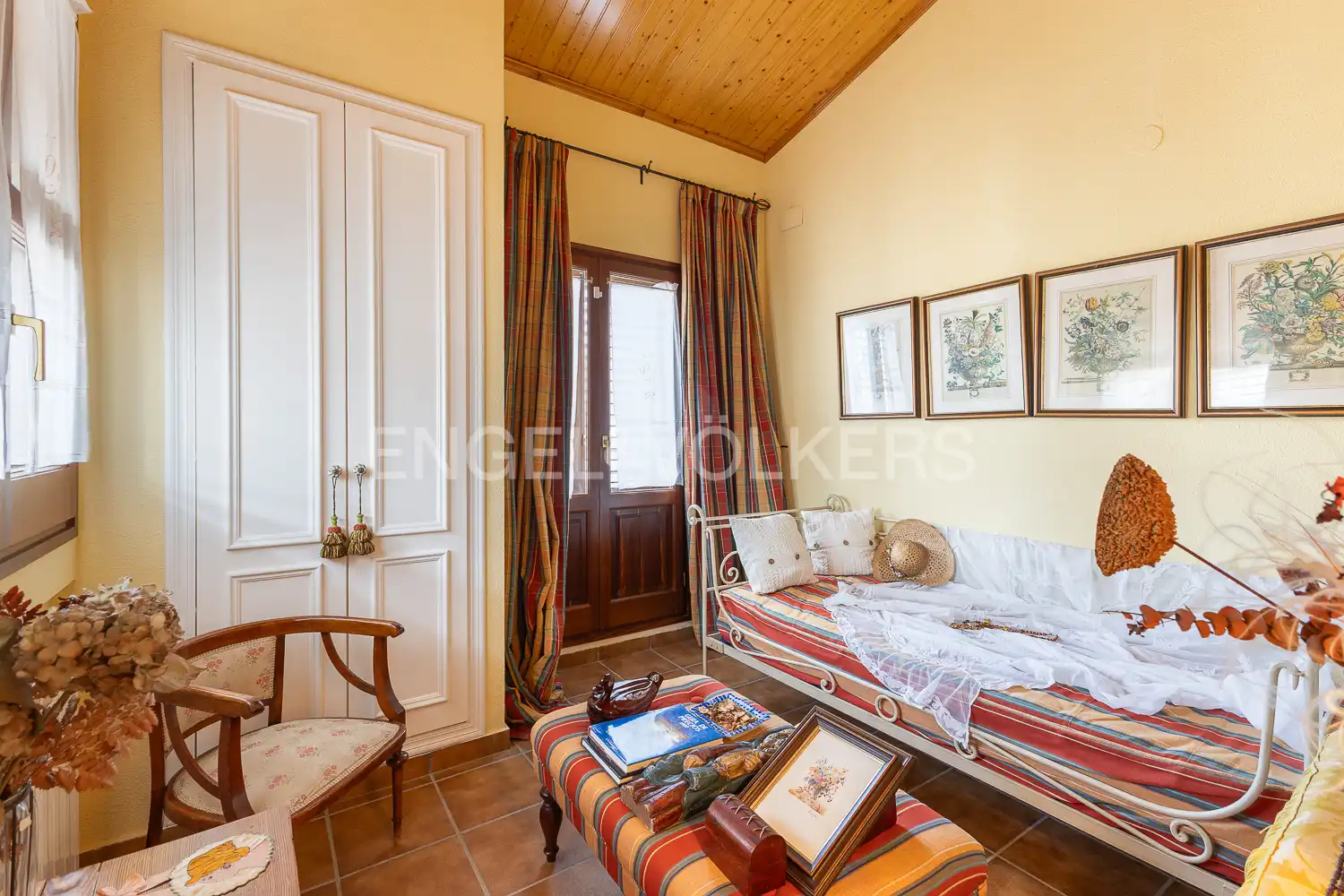 Sala de estar de Casa adosada en venta en Viver con Calefacción, Terraza y Amueblado