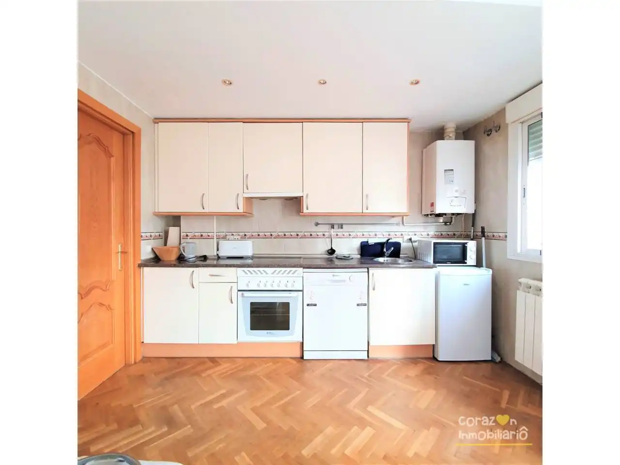Kitchen of Study for rent in Madrid  with Air Conditioner, Parquet flooring and Storage room