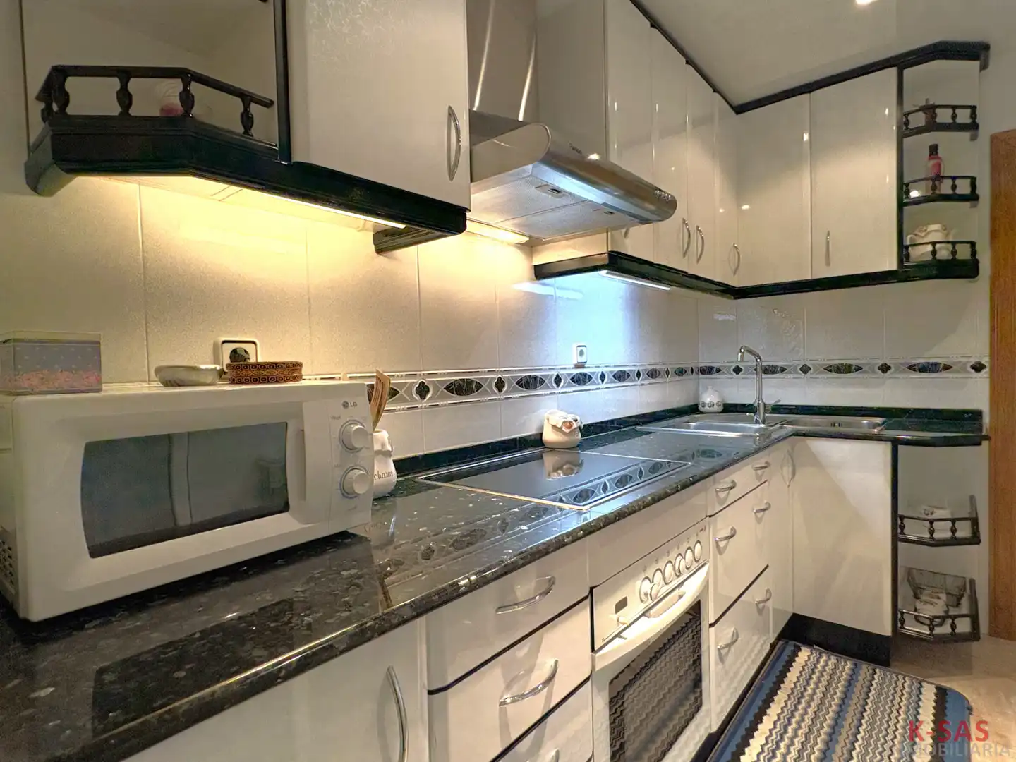 Kitchen of Flat for sale in Esplugues de Llobregat  with Heating, Furnished and Oven
